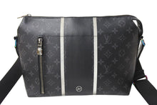 Load image into Gallery viewer, LOUIS VUITTON ルイヴィトン フラグメント アポロメッセンジャー MM M43411 モノグラムエクリプス 美品 中古 67549