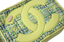 Load image into Gallery viewer, 極美品 CHANEL シャネル ツイード デカココ チェーンショルダーバッグ 27番台 ツイード レザー グリーン ブルー ゴールド 中古 67564