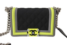 Load image into Gallery viewer, 極美品 CHANEL シャネル マトラッセ ボーイシャネル チェーンウォレットショルダーバッグ 22番台 ファブリックメッシュ 中古 67575