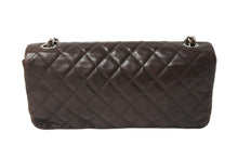 Load image into Gallery viewer, CHANEL シャネル イーストウエスト チェーンショルダーバッグ 10番台 2006年 ラムスキン ブラウン シルバー金具 美品 中古 67632