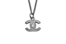Load image into Gallery viewer, 極美品 CHANEL シャネル ネックレス ココマーク シルバー メタル ラインストーン B10V刻印 重量5.8g 全長42.5cm 中古 67651