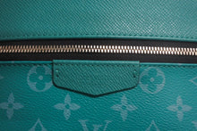Load image into Gallery viewer, 極美品 Louis Vuitton ルイヴィトン リュック バックパック タイガラマ ディスカバリー グリーン M30227 中古 4c067685