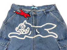 Load image into Gallery viewer, 新品未使用 BILLIONAIREBOYSCLUB ビリオネアボーイズクラブ ICECREAM アイスクリーム 2WAYWASHED DENIM CARGO PANTS サイズL ライトブルー