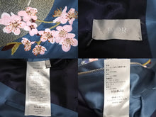 Load image into Gallery viewer, DIOR ディオール 19AW ×空山基 刺繍 スカジャン スーベニア ジャケット 933C435A4516 ブルー サイズ58 美品 中古 4c067877