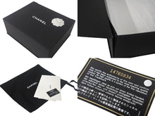 Load image into Gallery viewer, 極美品 CHANEL シャネル マトラッセ30 Wチェーンショルダーバッグ 14番台 Wフラップ ココマーク キャビアスキン ベージュ ゴールド金具 中古 4c068079