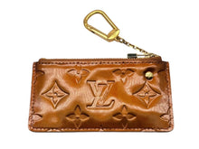 Load image into Gallery viewer, LOUIS VUITTON ルイヴィトン ヴェルニ ポシェット クレ コインケース M91206 ブロンズ エナメル ゴールド金具 美品 中古 4c068172