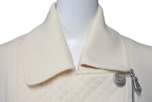Load image into Gallery viewer, 極美品 CHANEL シャネル P38075V21513 ウール ライダース ジャケット サイズ34 オフホワイト 中古 4c068545