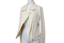 Load image into Gallery viewer, 極美品 CHANEL シャネル P38075V21513 ウール ライダース ジャケット サイズ34 オフホワイト 中古 4c068545