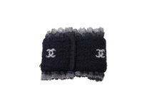 Load image into Gallery viewer, CHANEL シャネル ココマーク COCO リストバンド ブレスレット レース ネイビー ホワイト 美品 中古 4c068550