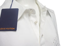 画像をギャラリービューアに読み込む, 新品未使用 LOUIS VUITTON ルイヴィトン ポロシャツ 1AFQQF サイズM Marque L.Vuitton déposée フェイクパール ホワイト 中古 4c068572