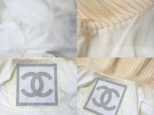 Load image into Gallery viewer, CHANEL シャネル スポーツライン リバーシブル ダウンジャケット B1627 イタリア製 ナイロン アイボリー サイズ38 良品 中古 4c068593