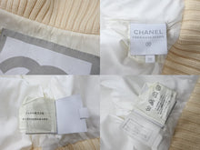 Load image into Gallery viewer, CHANEL シャネル スポーツライン リバーシブル ダウンジャケット B1627 イタリア製 ナイロン アイボリー サイズ38 良品 中古 4c068593