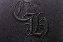 Load image into Gallery viewer, 極美品 Chrome Hearts クロムハーツ キャップ CHロゴ U.S.A製 ウール コットン シルバー925 ブラック ホワイト サイズ7 1/4 中古 4c068726