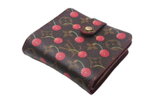 Load image into Gallery viewer, 極美品 LOUIS VUITTON ルイヴィトン 二つ折り財布 コンパクトジップ さくらんぼ 村上隆 モノグラム M95005 中古 4c068823