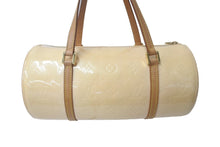Load image into Gallery viewer, LOUIS VUITTON ルイヴィトン ベッドフォード ハンドバッグ M91329 モノグラムヴェルニ 筒型 ゴールド金具 ベージュ 美品 中古 4c068867