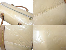 Load image into Gallery viewer, LOUIS VUITTON ルイヴィトン ベッドフォード ハンドバッグ M91329 モノグラムヴェルニ 筒型 ゴールド金具 ベージュ 美品 中古 4c068867