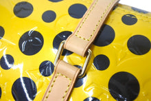 Load image into Gallery viewer, 極美品 LOUIS VUITTON ルイヴィトン×草間彌生 ハンドバッグ パピヨン モノグラム パンプキンドット イエロー M91424 中古 4c068910