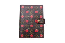 Load image into Gallery viewer, 極美品 LouisVuitton ルイヴィトン モノグラムチェリー アジェンダPM 手帳カバー システム手帳 手帳ブックカバー 村上隆 R21023 中古 4c068951