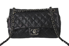 Load image into Gallery viewer, CHANEL シャネル ブラックマトラッセ 25 ショルダーバッグ ココマーク 18番台 イタリア製 キャビアスキン 美品 中古 4c069032