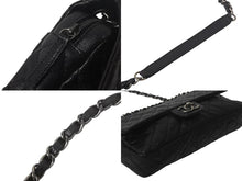 Load image into Gallery viewer, CHANEL シャネル ブラックマトラッセ 25 ショルダーバッグ ココマーク 18番台 イタリア製 キャビアスキン 美品 中古 4c069032