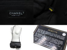 Load image into Gallery viewer, CHANEL シャネル ブラックマトラッセ 25 ショルダーバッグ ココマーク 18番台 イタリア製 キャビアスキン 美品 中古 4c069032