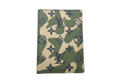 極美品 LOUIS VUITTON ルイヴィトン クーヴェルテュール パスポール 村上隆 パスポートケース M58027 カモ 中古 4c069189
