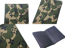 Load image into Gallery viewer, 極美品 LOUIS VUITTON ルイヴィトン クーヴェルテュール パスポール 村上隆 パスポートケース M58027 カモ 中古 4c069189