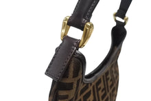 Load image into Gallery viewer, 極美品 FENDI フェンディ ホーボー ワンショルダーバッグ 8BR234 ズッカ柄 キャンバス レザー ブラウン ゴールド金具 中古 4b006925
