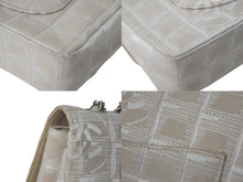 Load image into Gallery viewer, CHANEL シャネル ショルダーバッグ A15285 チェーンショルダー 6番台 ニュートラベルライン ココマーク ベージュ 美品 中古 4c069251
