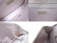 Load image into Gallery viewer, CHANEL シャネル ショルダーバッグ A15285 チェーンショルダー 6番台 ニュートラベルライン ココマーク ベージュ 美品 中古 4c069251