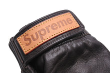 Load image into Gallery viewer, LOUIS VUITTON × Supreme ルイヴィトン × シュプリーム モノグラムレザーグローブ 手袋 MP1893 8サイズ 美品 中古 4c069314