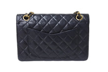 Load image into Gallery viewer, CHANEL シャネル マトラッセ23 Wチェーンショルダーバッグ Wフラップ ラムスキン 0番台 ブラック ゴールド金具 美品 中古 4c069384