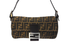画像をギャラリービューアに読み込む, FENDI フェンディ マンマバケット ワンショルダーバッグ ズッカ柄 コットンキャンバス レザー シルバー金具 ブラウン 美品 中古 4c069398 