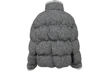 Load image into Gallery viewer, 極美品 CHANEL シャネル ダウンジャケット P64949V36483 サイズ38 ツイード ココマーク ブラック ホワイト ウール ナイロン 中古 4c069419