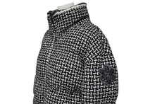 Load image into Gallery viewer, 極美品 CHANEL シャネル ダウンジャケット P64949V36483 サイズ38 ツイード ココマーク ブラック ホワイト ウール ナイロン 中古 4c069419
