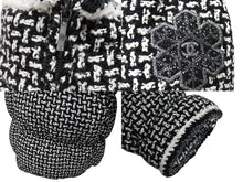 Load image into Gallery viewer, 極美品 CHANEL シャネル ダウンジャケット P64949V36483 サイズ38 ツイード ココマーク ブラック ホワイト ウール ナイロン 中古 4c069419