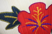 Load image into Gallery viewer, ISSEY MIYAKE イッセイミヤケ PLEATS PLEASE プリーツプリーズ 半袖カットソー PP91-JK572 サイズ4 フリンジ ハイビスカス 美品 中古 4c069422