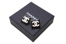 Load image into Gallery viewer, 新品未使用 CHANEL シャネル ピアス ココマーク B22A ブラック ホワイト シルバー金具 中古 4c069424