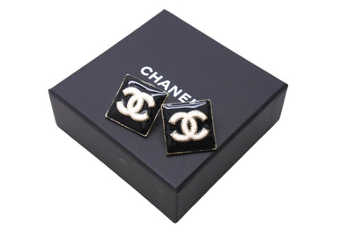 新品未使用 CHANEL シャネル ピアス ココマーク B22A ブラック ホワイト シルバー金具 中古 4c069424