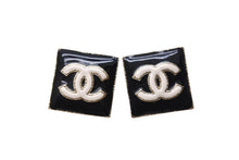Load image into Gallery viewer, 新品未使用 CHANEL シャネル ピアス ココマーク B22A ブラック ホワイト シルバー金具 中古 4c069424