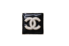 Load image into Gallery viewer, 新品未使用 CHANEL シャネル ピアス ココマーク B22A ブラック ホワイト シルバー金具 中古 4c069424