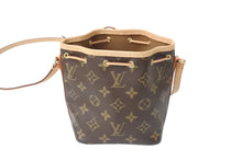 Load image into Gallery viewer, 極美品 LOUIS VUITTON ルイヴィトン ナノ ノエ ショルダーバッグ M41346 斜め掛けバッグ モノグラム PVC レザー ブラウン 中古 4c069441