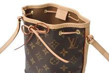 Load image into Gallery viewer, 極美品 LOUIS VUITTON ルイヴィトン ナノ ノエ ショルダーバッグ M41346 斜め掛けバッグ モノグラム PVC レザー ブラウン 中古 4c069441