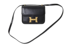 Load image into Gallery viewer, 極美品 HERMES エルメス ショルダーバッグ コンスタンス3ミニ C刻印 ブラック カーフスキン ゴールド金具 中古 4c069537