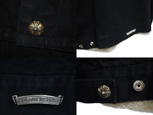 Load image into Gallery viewer, 新品未使用 CHROME HEARTS クロムハーツ デニムボアジャケット サイズXL ムートンライナー ダガージップ クロスボール ラムレザー 中古 4c069566