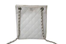 Load image into Gallery viewer, CHANEL シャネル マトラッセ チェーンショルダーバッグ ココマーク 6番台 キャビアスキン ホワイト ゴールド 美品 中古 4c069754
