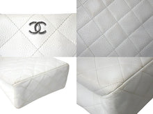 Load image into Gallery viewer, CHANEL シャネル マトラッセ チェーンショルダーバッグ ココマーク 6番台 キャビアスキン ホワイト ゴールド 美品 中古 4c069754