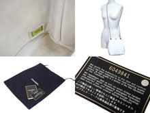 Load image into Gallery viewer, CHANEL シャネル マトラッセ チェーンショルダーバッグ ココマーク 6番台 キャビアスキン ホワイト ゴールド 美品 中古 4c069754