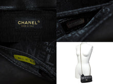 Load image into Gallery viewer, CHANEL シャネル カメリア チョコバー チェーン ミニショルダーバッグ ブラック ラムスキン 14番台 ココマーク ロゴ ゴールド金具 美品 中古 4c069613