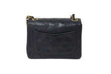Load image into Gallery viewer, CHANEL シャネル ミニマトラッセ チェーンショルダーバッグ 1番台 ラムスキン ブラック ゴールド金具 美品 中古 4c069618